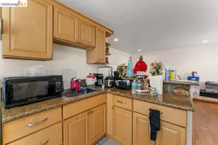 10582 Topanga Dr, Oakland, CA 94603 - Photo 24