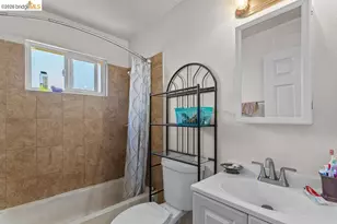 10582 Topanga Dr, Oakland, CA 94603 - Photo 44