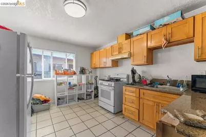 10582 Topanga Dr, Oakland, CA 94603 - Photo 38