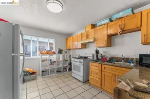 10582 Topanga Dr, Oakland, CA 94603 - Photo 38