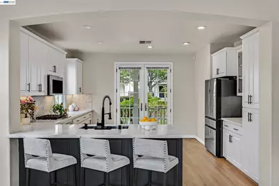 380 Tucker Ave, Alameda, CA 94501 - Photo 14