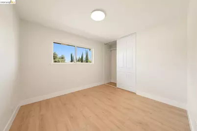9339 Mira Del Rio Dr, Sacramento, CA 95827 - Photo 16