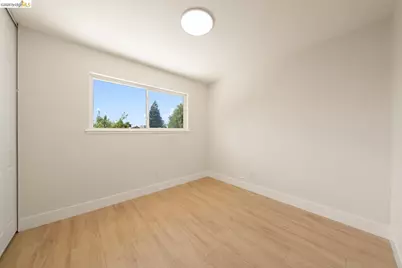 9339 Mira Del Rio Dr, Sacramento, CA 95827 - Photo 18