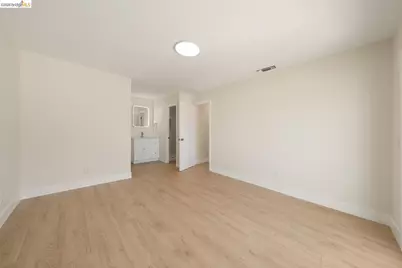 9339 Mira Del Rio Dr, Sacramento, CA 95827 - Photo 12