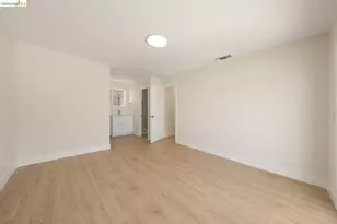 9339 Mira Del Rio Dr, Sacramento, CA 95827 - Photo 12