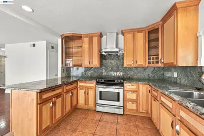 33438 University Dr, Union City, CA 94587 - Photo 16