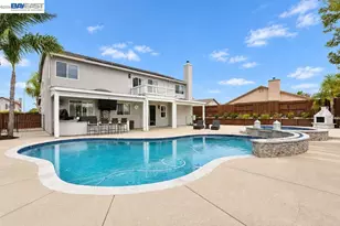 18 Pinenut Ct, Oakley, CA 94561 - Photo 2