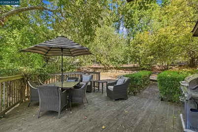 945 Stow Ln, Lafayette, CA 94549 - Photo 36