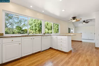 907 Lyon Ct, Concord, CA 94518 - Photo 8