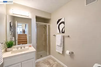 8 Starview Dr, Oakland, CA 94618 - Photo 30