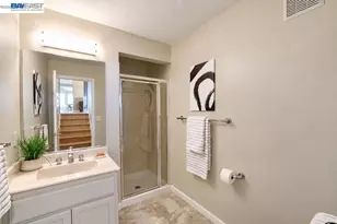 8 Starview Dr, Oakland, CA 94618 - Photo 30