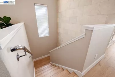 8 Starview Dr, Oakland, CA 94618 - Photo 32
