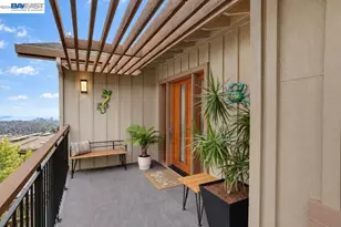 8 Starview Dr, Oakland, CA 94618 - Photo 2