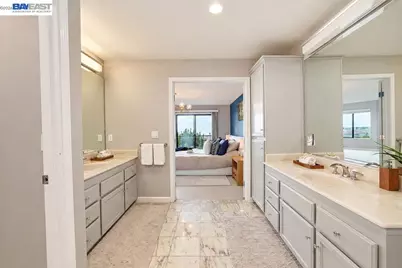 8 Starview Dr, Oakland, CA 94618 - Photo 46