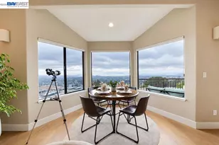 8 Starview Dr, Oakland, CA 94618 - Photo 14