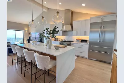 8 Starview Dr, Oakland, CA 94618 - Photo 2