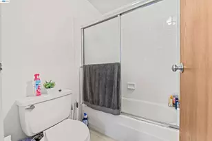 555 Pierce St, Albany, CA 94706 - Photo 18