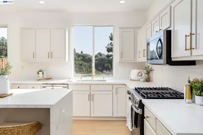 25781 Durrwood Ct, Castro Valley, CA 94552 - Photo 30