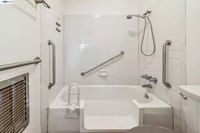 455 Crescent St #202, Oakland, CA 94610 - Photo 22