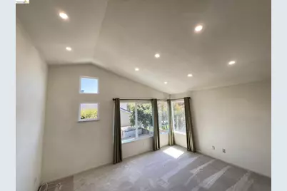 70 Seabreeze Dr, Richmond, CA 94804 - Photo 22