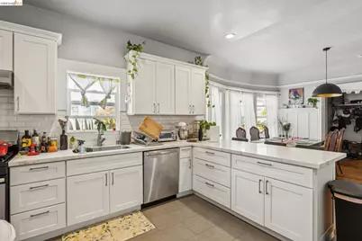 5401 Genoa, Oakland, CA 94611 - Photo 36
