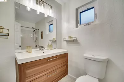 2515 Oliver Ave, Oakland, CA 94605 - Photo 18