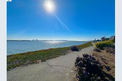 6 Commodore Drive #C337, Emeryville, CA 94608 - Photo 32