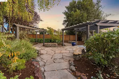 915 63rd St, Oakland, CA 94608 - Photo 84
