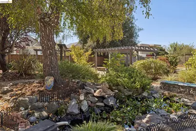 915 63rd St, Oakland, CA 94608 - Photo 64
