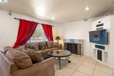 8591 Beverly Ln, Dublin, CA 94568 - Photo 4