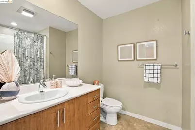 288 3rd St #408, Oakland, CA 94607 - Photo 24