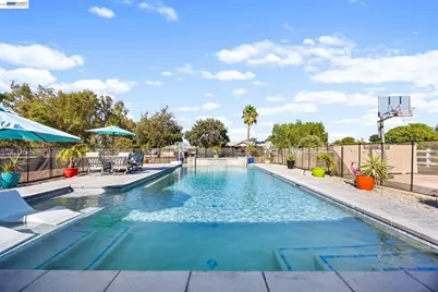16259 Rancho Viejo Ct, Tracy, CA 95304 - Photo 2