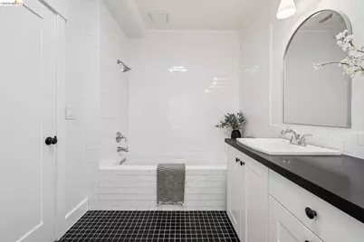 5933 Fremont St, Oakland, CA 94608 - Photo 44