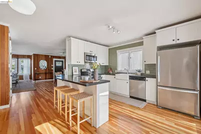 5933 Fremont St, Oakland, CA 94608 - Photo 16