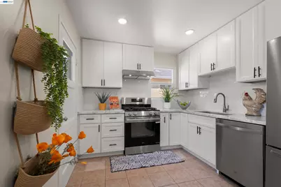 16081 Via Media, San Lorenzo, CA 94580 - Photo 2