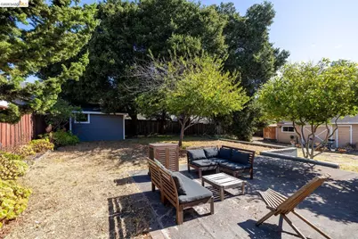 7542 Valentine St, Oakland, CA 94605 - Photo 32