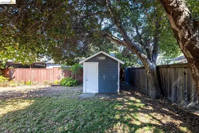 7542 Valentine St, Oakland, CA 94605 - Photo 36