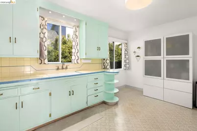 7542 Valentine St, Oakland, CA 94605 - Photo 12