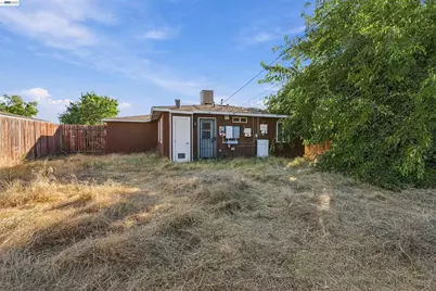 1223 Santa Fe Ave, Merced, CA 95340 - Photo 12