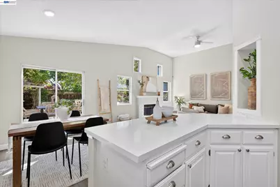 8039 Canyon Creek Cir, Pleasanton, CA 94588 - Photo 16