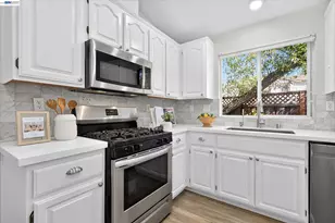 8039 Canyon Creek Cir, Pleasanton, CA 94588 - Photo 14