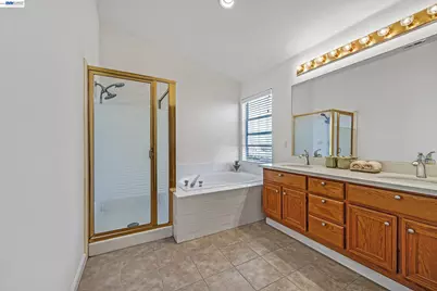 15100 Shining Star Ln, San Leandro, CA 94579 - Photo 20