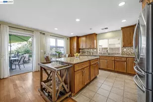 15100 Shining Star Ln, San Leandro, CA 94579 - Photo 8