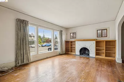 5621 Roberts Ave, Oakland, CA 94605 - Photo 2
