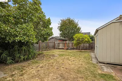 5621 Roberts Ave, Oakland, CA 94605 - Photo 10