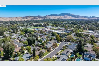 1740 Argonne Dr, Concord, CA 94518 - Photo 58