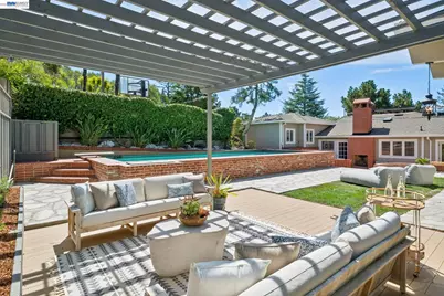 6427 Ascot Dr, Oakland, CA 94611 - Photo 10