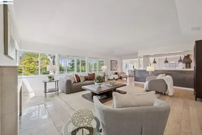 6427 Ascot Dr, Oakland, CA 94611 - Photo 18