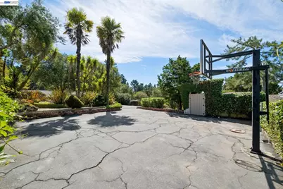 6427 Ascot Dr, Oakland, CA 94611 - Photo 64