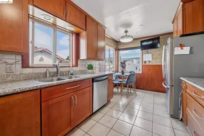 5709 Walnut Street, Oakland, CA 94605 - Photo 6